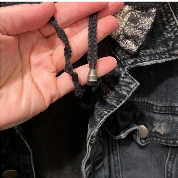Free People distressed denim jean jacket with knit sleeves medium fit - Picture 7 of 7